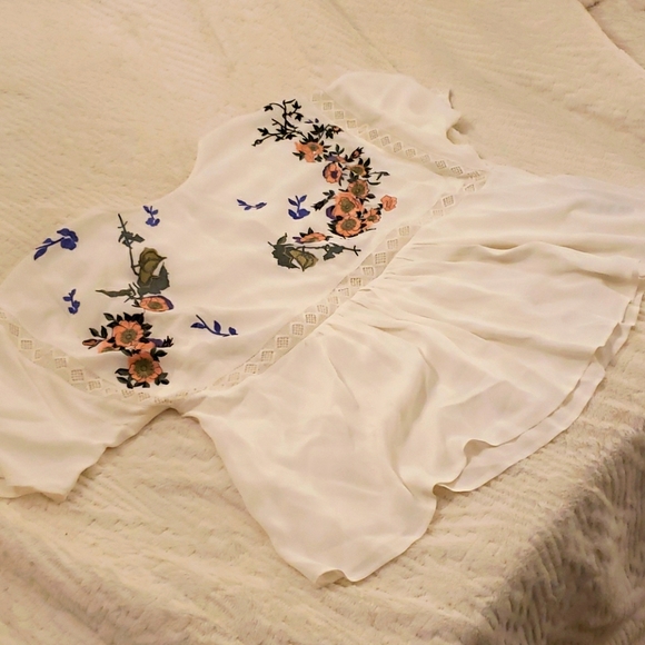Floral Embroidery Plus Size Blouse - Picture 1 of 5